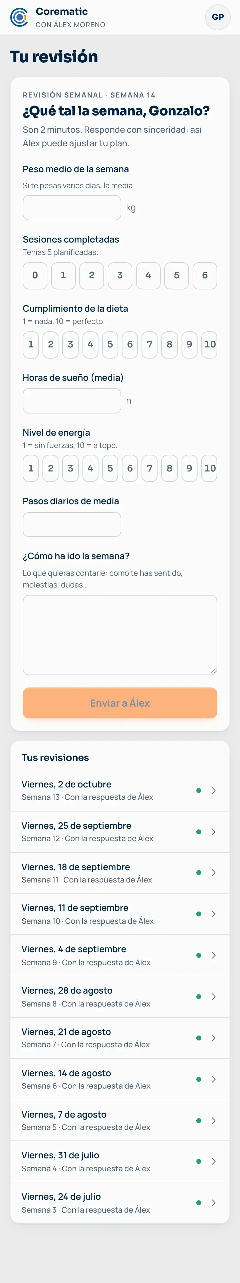 La revisión dentro de la app del cliente: el cuestionario de la semana y debajo todas sus revisiones con la respuesta del entrenador.