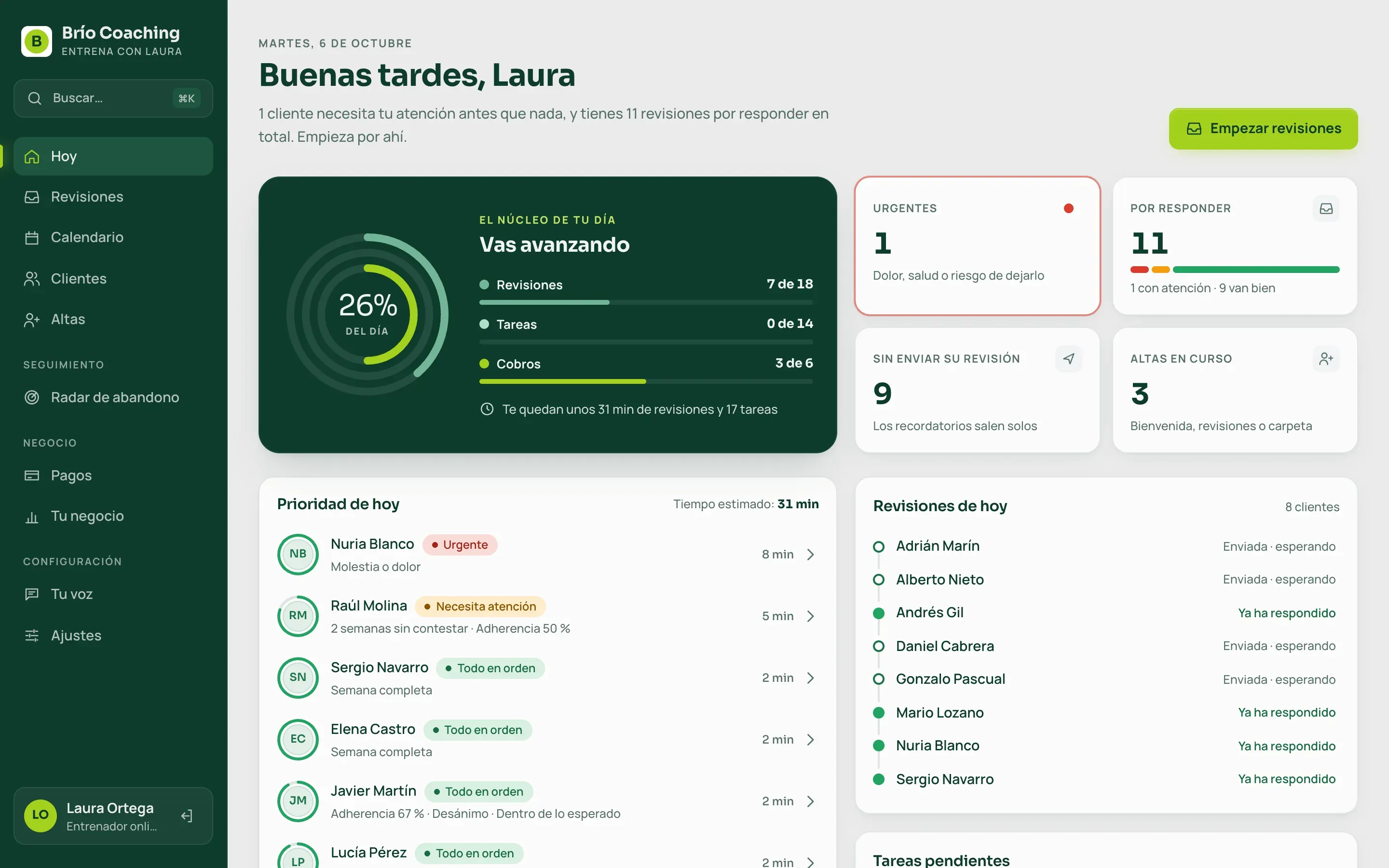 El mismo panel con la marca de una entrenadora de ejemplo, «Brío Coaching»: su logo, su nombre y sus colores verdes en todo.